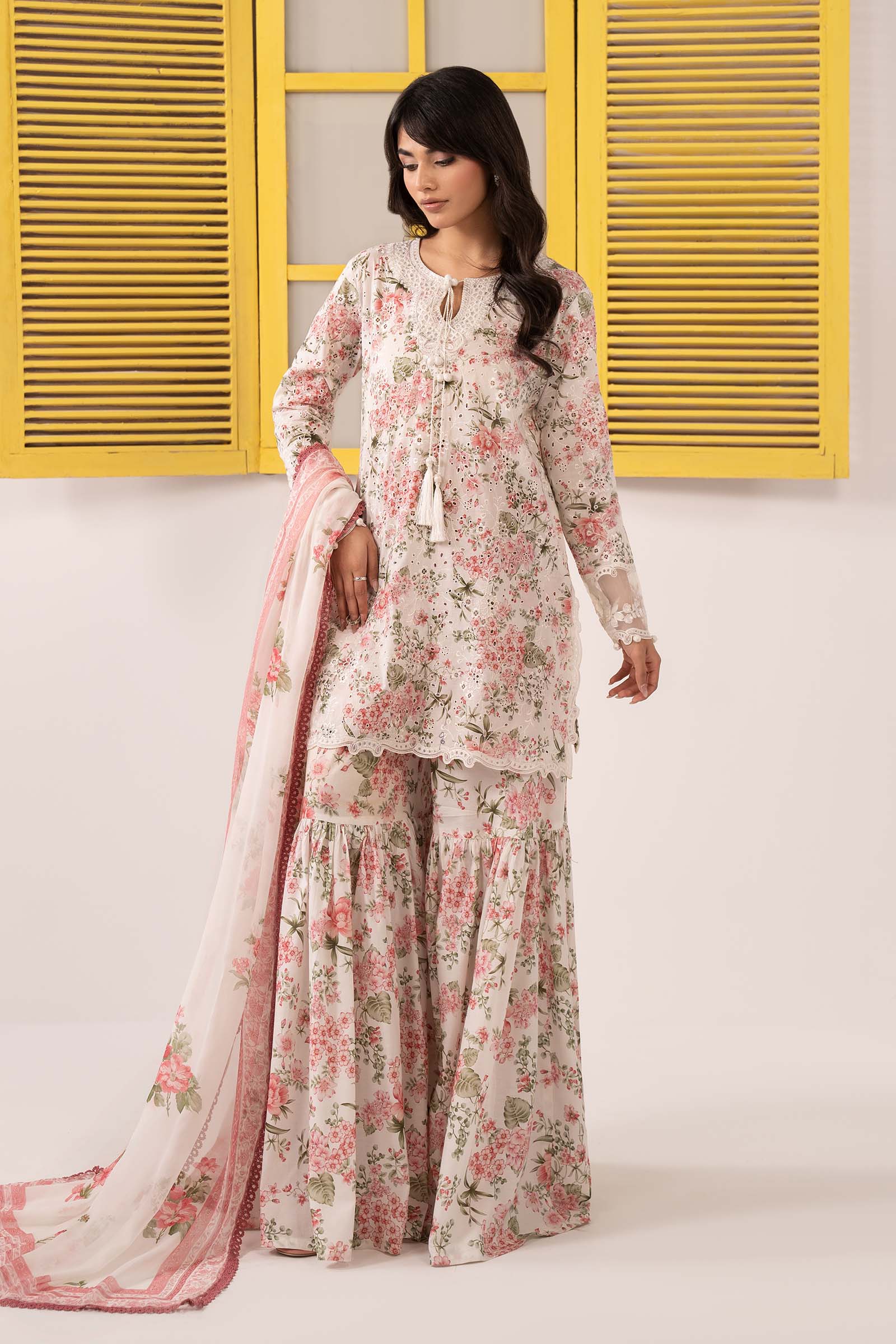 3 Piece Embroidered Lawn Suit - Image 9