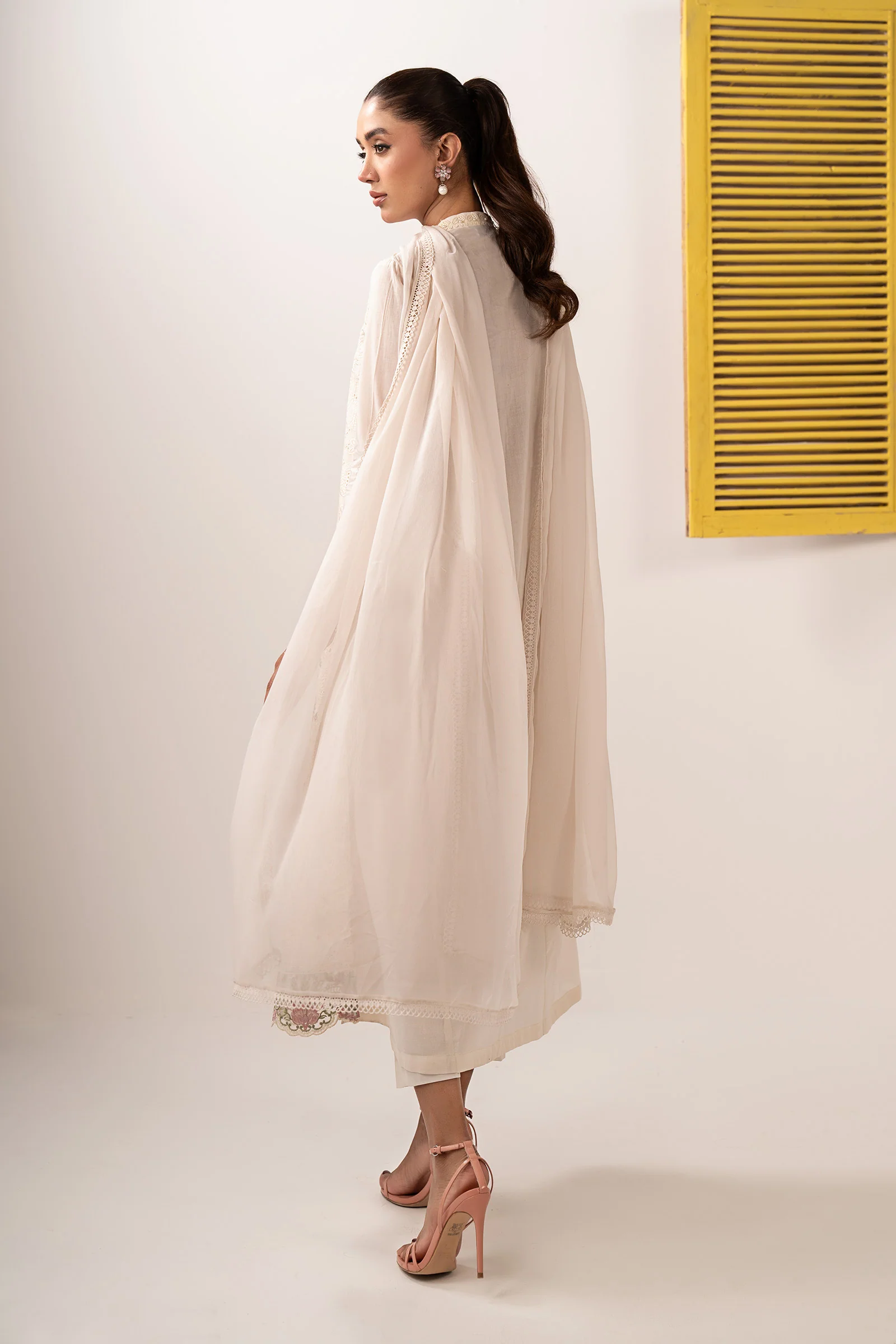 3 Piece Embroidered Lawn Suit - Image 8